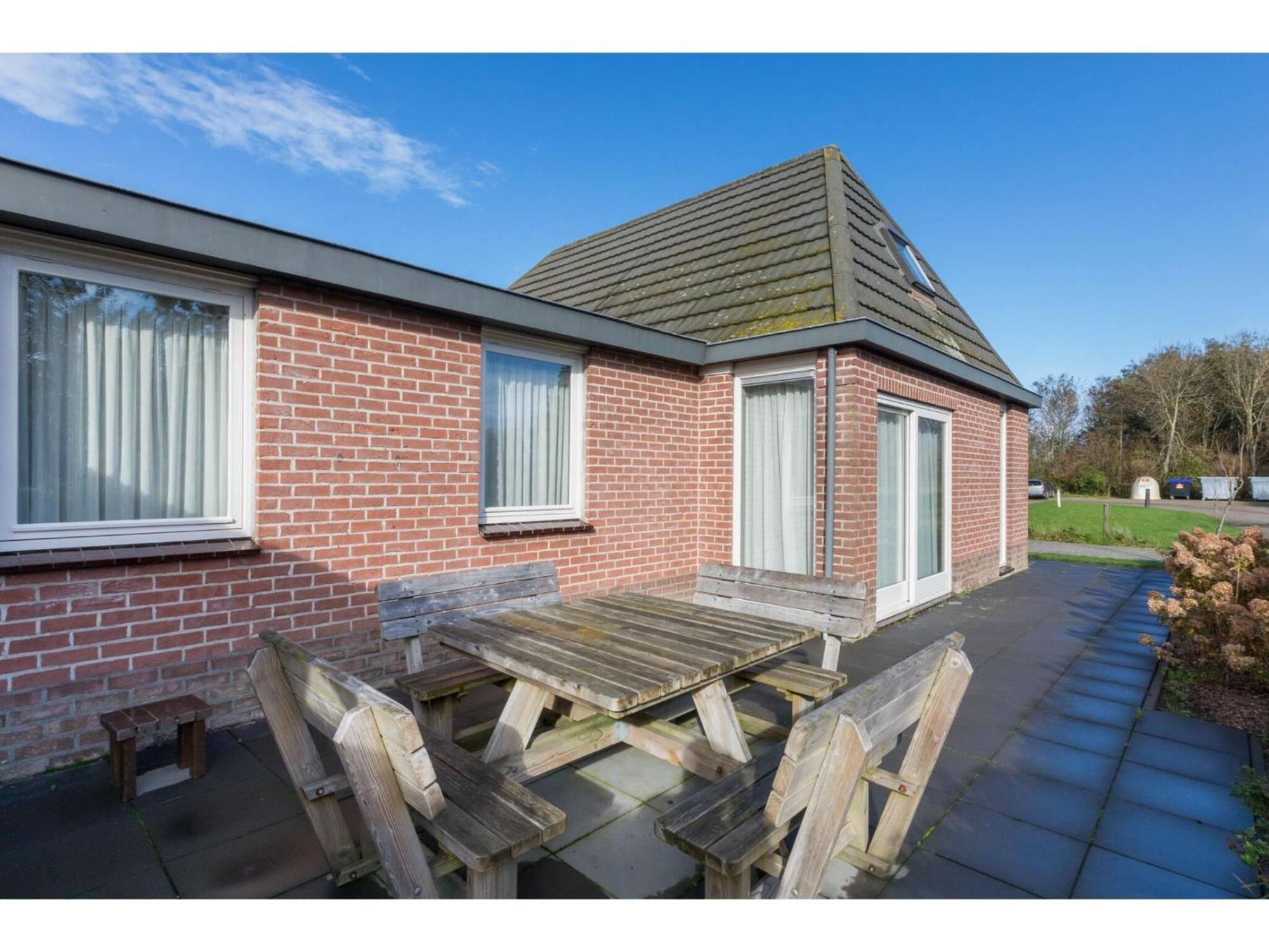 Family House On A Small Park With A Large Playing Field Serooskerke  Exterior photo